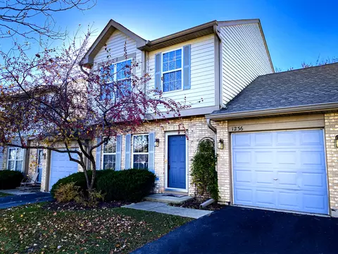 1236 N Split Oak Cir, Round Lake Beach, IL 60073