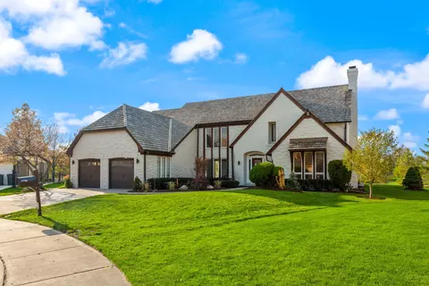 2500 Osage Dr, Glenview, IL 60026