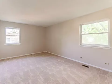 40 Fallstone Dr, Streamwood, IL 60107 photo 5