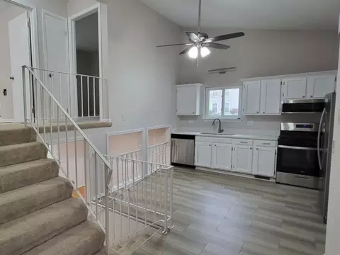 40 Fallstone Dr, Streamwood, IL 60107 photo 3