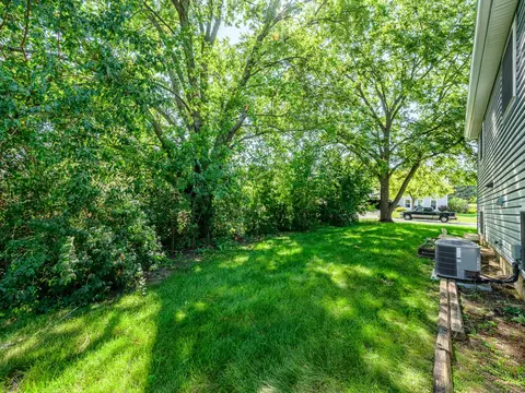 40 Fallstone Dr, Streamwood, IL 60107 photo 13
