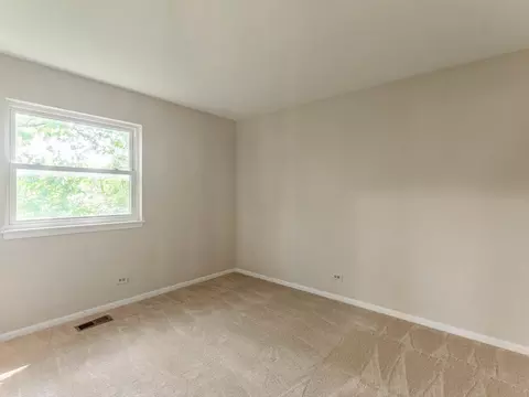 40 Fallstone Dr, Streamwood, IL 60107 photo 6