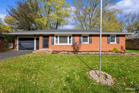 120 Terry Dr, Sugar Grove, IL 60554
