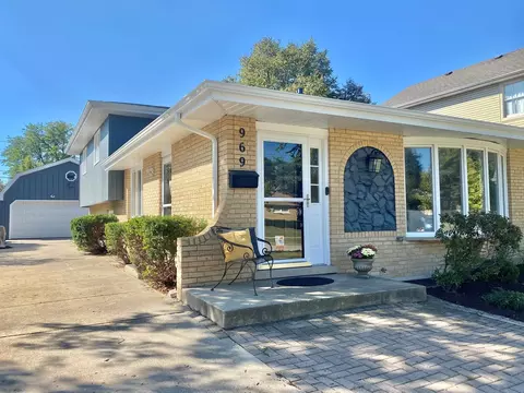 969 Hollywood Ave, Des Plaines, IL 60016 photo 4