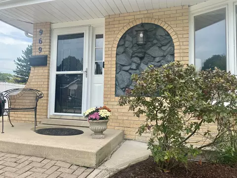 969 Hollywood Ave, Des Plaines, IL 60016 photo 8