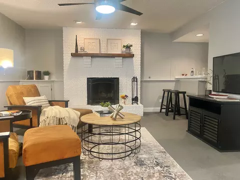 969 Hollywood Ave, Des Plaines, IL 60016 photo 2