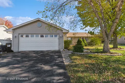 624 Whitmore Trl, Mchenry, IL 60050