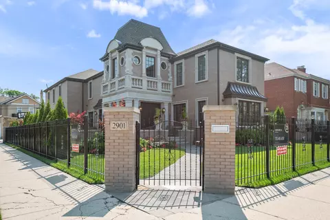 2901 W Estes Ave, Chicago, IL 60645