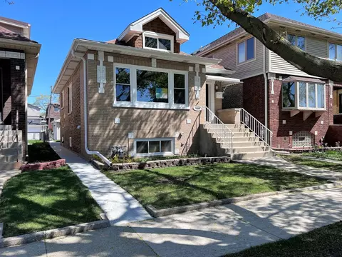 7938 W Oakleaf Ave, Elmwood Park, IL 60707