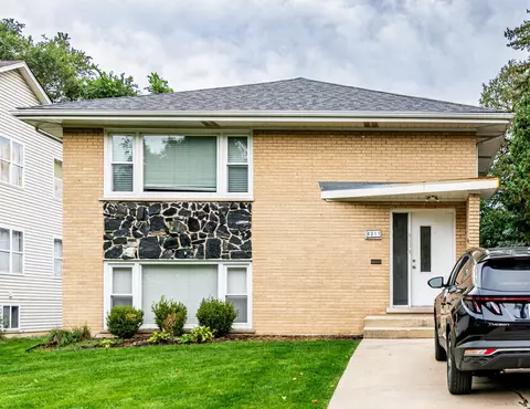 4911 Spencer Ave, Lisle, IL 60532