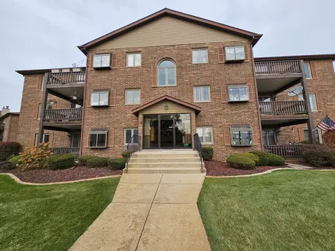 17236 Ridgeland Ave #411, Tinley Park, IL 60477