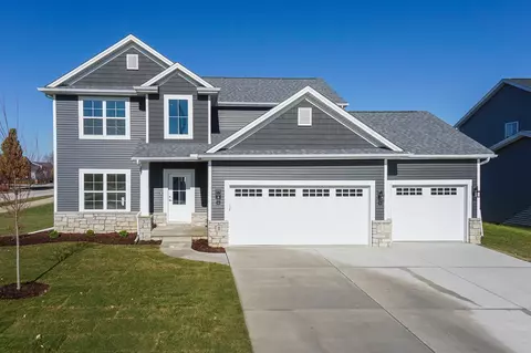 2 Stonehouse Ct, Bloomington, IL 61705