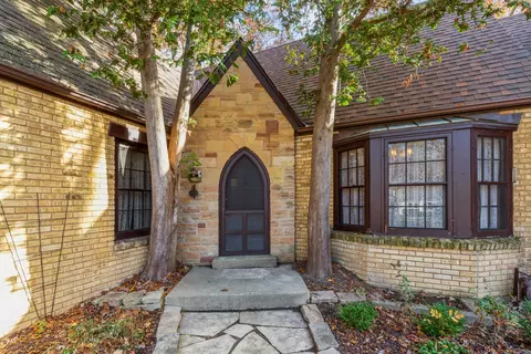 25780 W August Ln, Lake Zurich, IL 60047