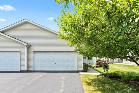 88 Silver Trl, North Aurora, IL 60542