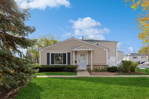 1342 Quaker Ln #155A, Prospect Heights, IL 60070