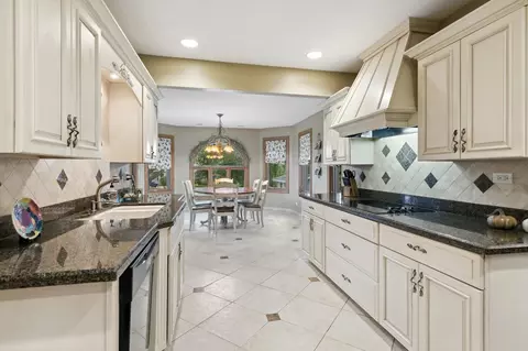2117 W Haven St, Mount Prospect, IL 60056 photo 7