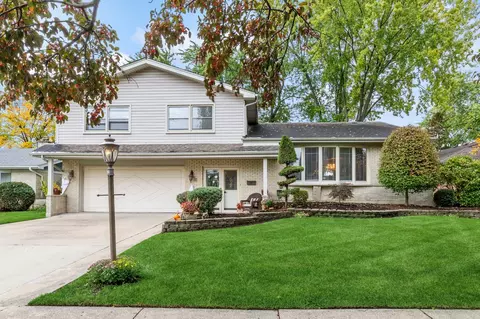 2117 W Haven St, Mount Prospect, IL 60056