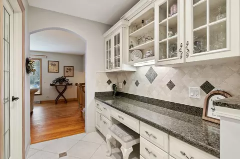 2117 W Haven St, Mount Prospect, IL 60056 photo 8
