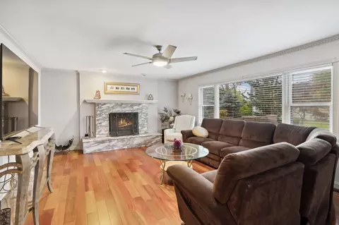 2117 W Haven St, Mount Prospect, IL 60056 photo 4