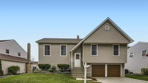 408 N Walnut Ln, Schaumburg, IL 60194