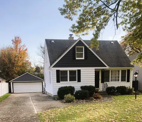 207 E Goebel Dr, Lombard, IL 60148