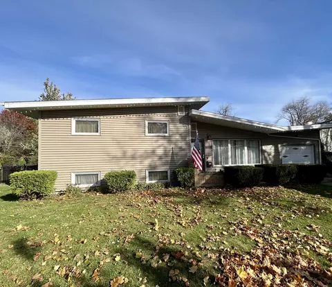 1108 Holmes Pl, Dekalb, IL 60115