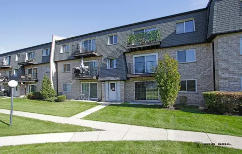 9446 Bay Colony Dr #2S, Des Plaines, IL 60016