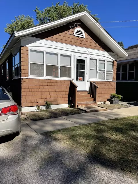 719 Hamilton Ave, Aurora, IL 60505