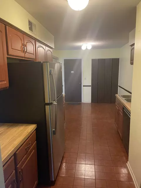 300 Linden Ln, Wheeling, IL 60090 photo 2