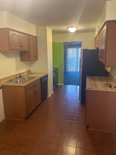 300 Linden Ln, Wheeling, IL 60090 photo 3
