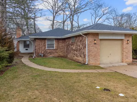 680 Highview Ter, Lake Forest, IL 60045