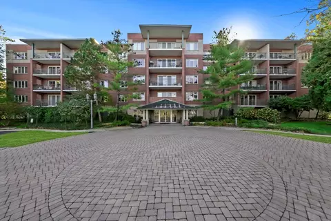 3900 W Bryn Mawr Ave #301, Chicago, IL 60659