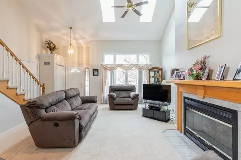 101 Lake Hill Dr, Steger, IL 60475 photo 4