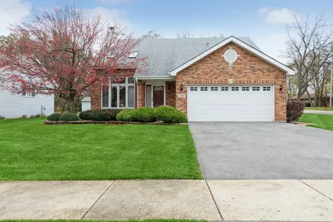 101 Lake Hill Dr, Steger, IL 60475