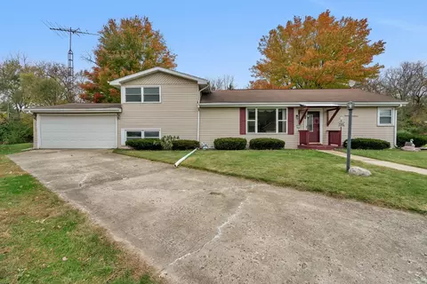3555 Catfish Ct, Morris, IL 60450
