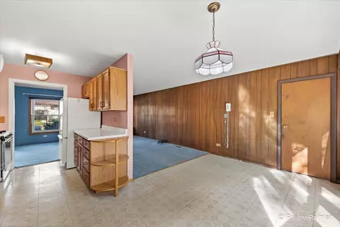1645 Chippendale Rd, Hoffman Estates, IL 60169 photo 6
