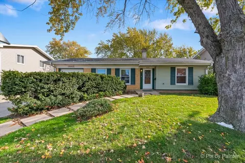 1645 Chippendale Rd, Hoffman Estates, IL 60169