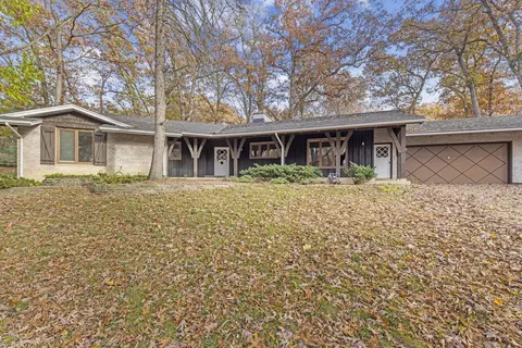 2515 W Chickadee Trl, Rockford, IL 61107