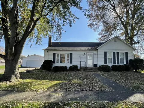 125 W Pleasant St, Amboy, IL 61310