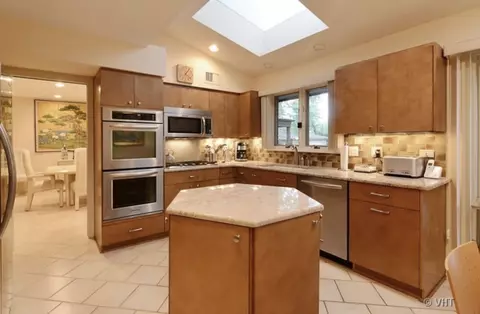 Kitchen - 42 Graymoor Ln, Olympia Fields, IL 60461 photo 1 of 5