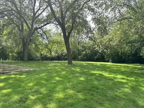 Exterior - 42 Graymoor Ln, Olympia Fields, IL 60461 photo 4 of 5