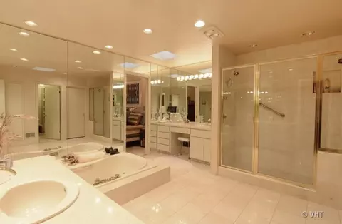 Bath - 42 Graymoor Ln, Olympia Fields, IL 60461 photo 1 of 7