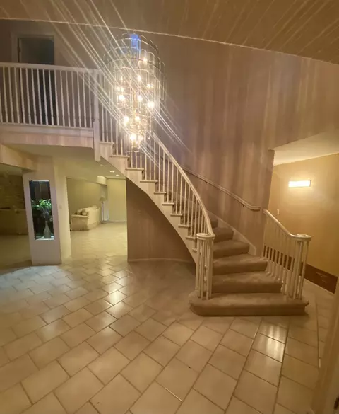 Entry Way - 42 Graymoor Ln, Olympia Fields, IL 60461 photo 1 of 2