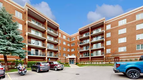 6401 W Berteau Ave #408, Chicago, IL 60634