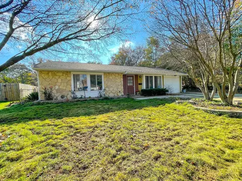 867 Carl Ave, Elgin, IL 60120