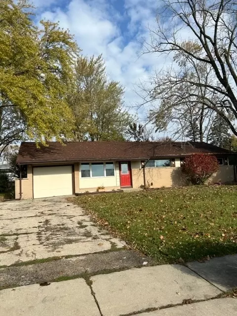 Exterior - 200 Flagstaff Ln, Hoffman Estates, IL 60169 photo 4 of 5
