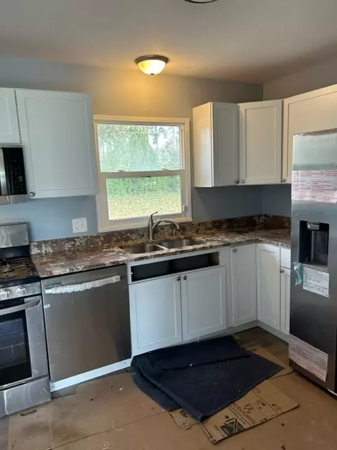 Kitchen - 200 Flagstaff Ln, Hoffman Estates, IL 60169 photo 3 of 4