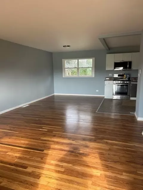 Living - 200 Flagstaff Ln, Hoffman Estates, IL 60169 photo 1 of 1