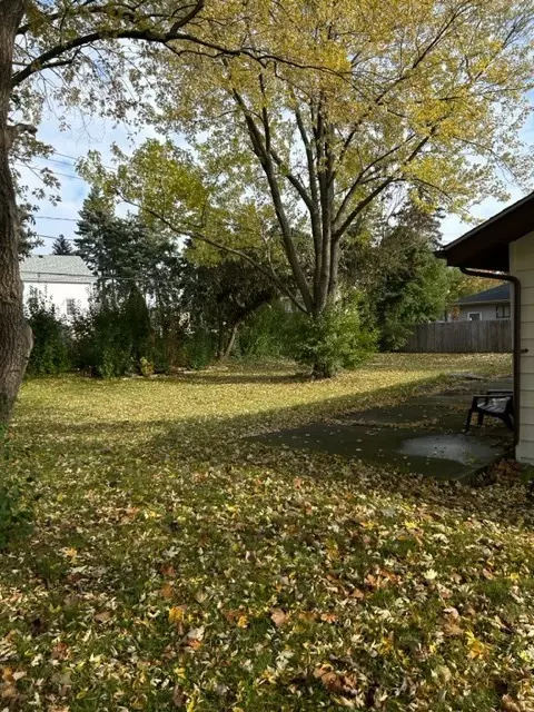 Exterior - 200 Flagstaff Ln, Hoffman Estates, IL 60169 photo 5 of 5