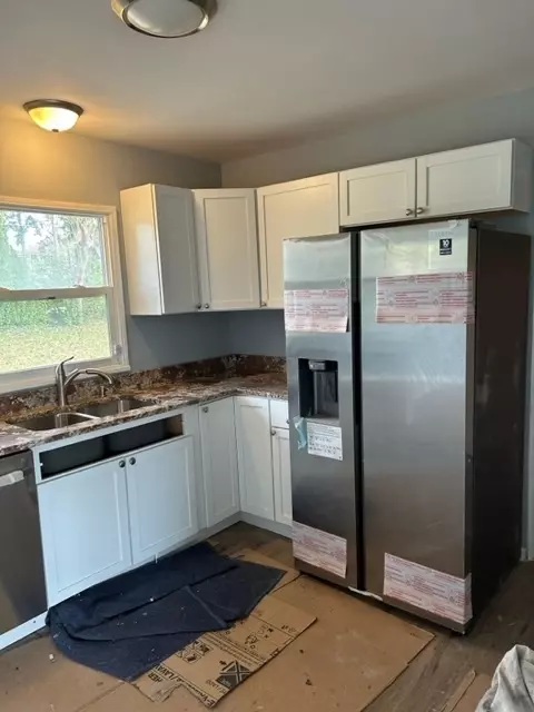 Kitchen - 200 Flagstaff Ln, Hoffman Estates, IL 60169 photo 4 of 4